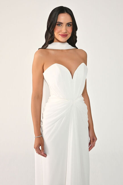 Beyaz Kalp Yaka Drapeli Yırtmaçlı Şifon Abiye Elbise 07 - 3