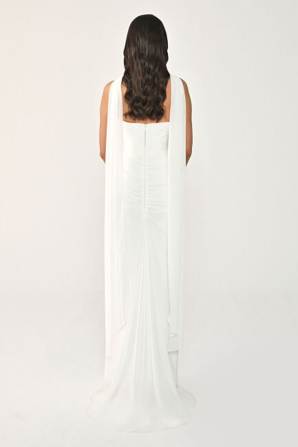 Beyaz Kalp Yaka Drapeli Yırtmaçlı Şifon Abiye Elbise 07 - 4