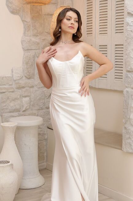 Beyaz Sivri Yaka Balenli Drapeli Yırtmaçlı Saten Abiye Elbise 95 - MAXRA GOVANA