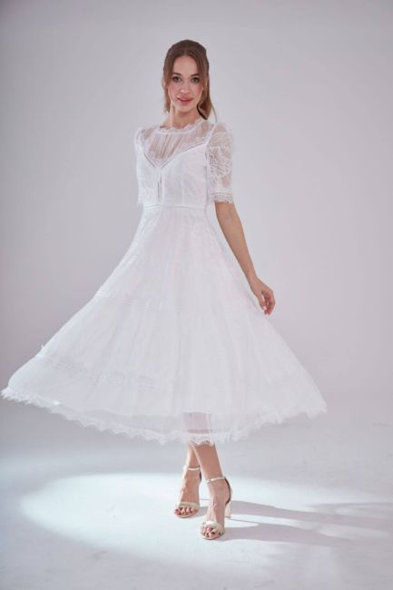 Beyaz Yarım Kol Dantelli Midi Elbise 