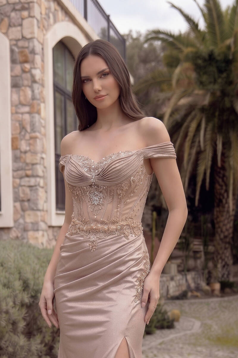 Cappuccino Madonna Yaka İşlemeli Parlak Kumaş Yırtmaçlı Abiye Elbise 43 - 2