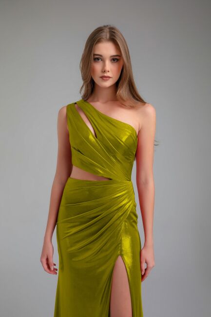 F. Single shoulder side -cut slits with slit shiny fabric dress 92 