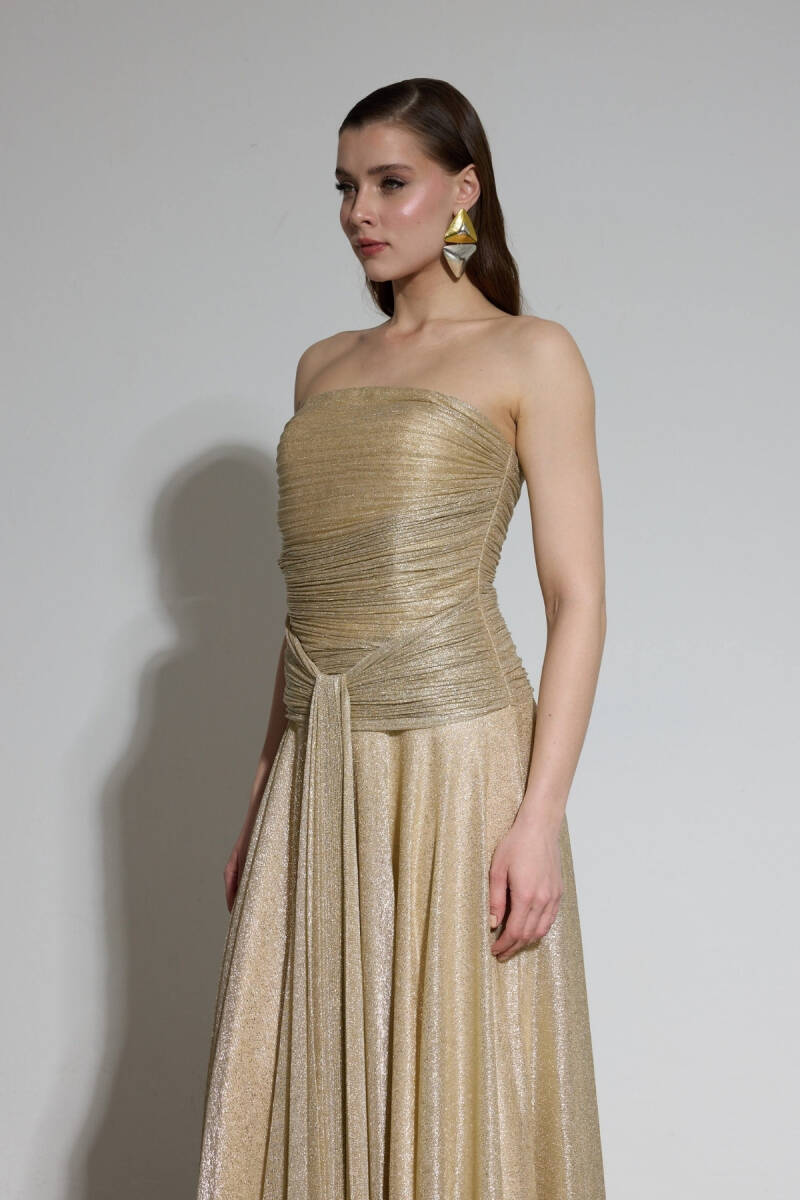 Gold Straplez Drapeli Kloş Parlak Kumaş Abiye Elbise 24 - 3