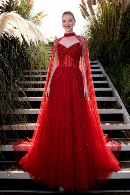 Kırmızı Sivri Yaka Pelerinli Kloş Taşlı İthal Abiye Elbise 78 - 1