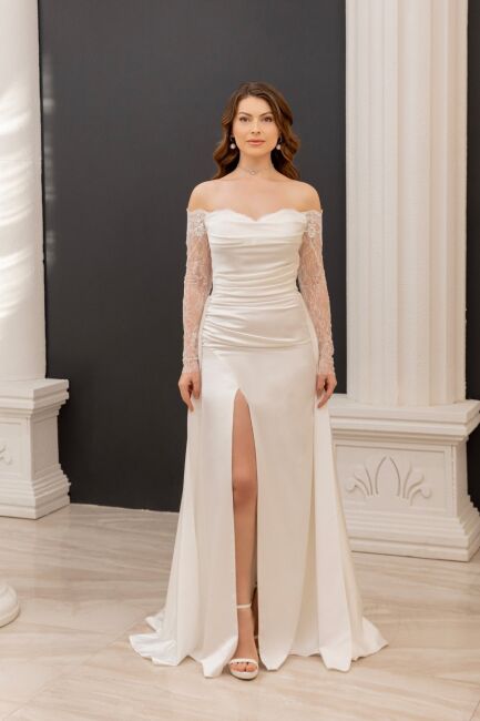 Krem Kayık Yaka Güpürlü Yırtmaçlı Saten Abiye Elbise 06 - SAN FİORE