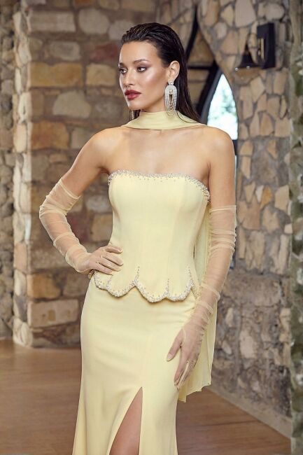 Sarı Straplez Göğsü Taşlı Birit ve Yırtmaçlı Abiye Elbise 31 - 3