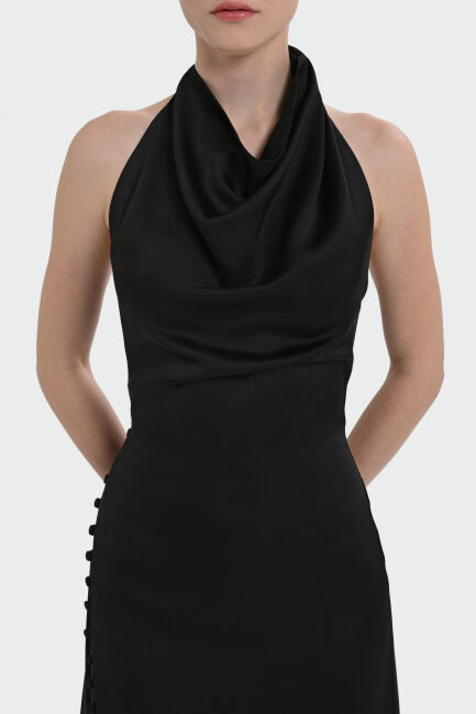 Siyah Degaje Yaka Yan Kuyruklu Düğmeli Yırtmaçlı Abiye Elbise 64 - 2