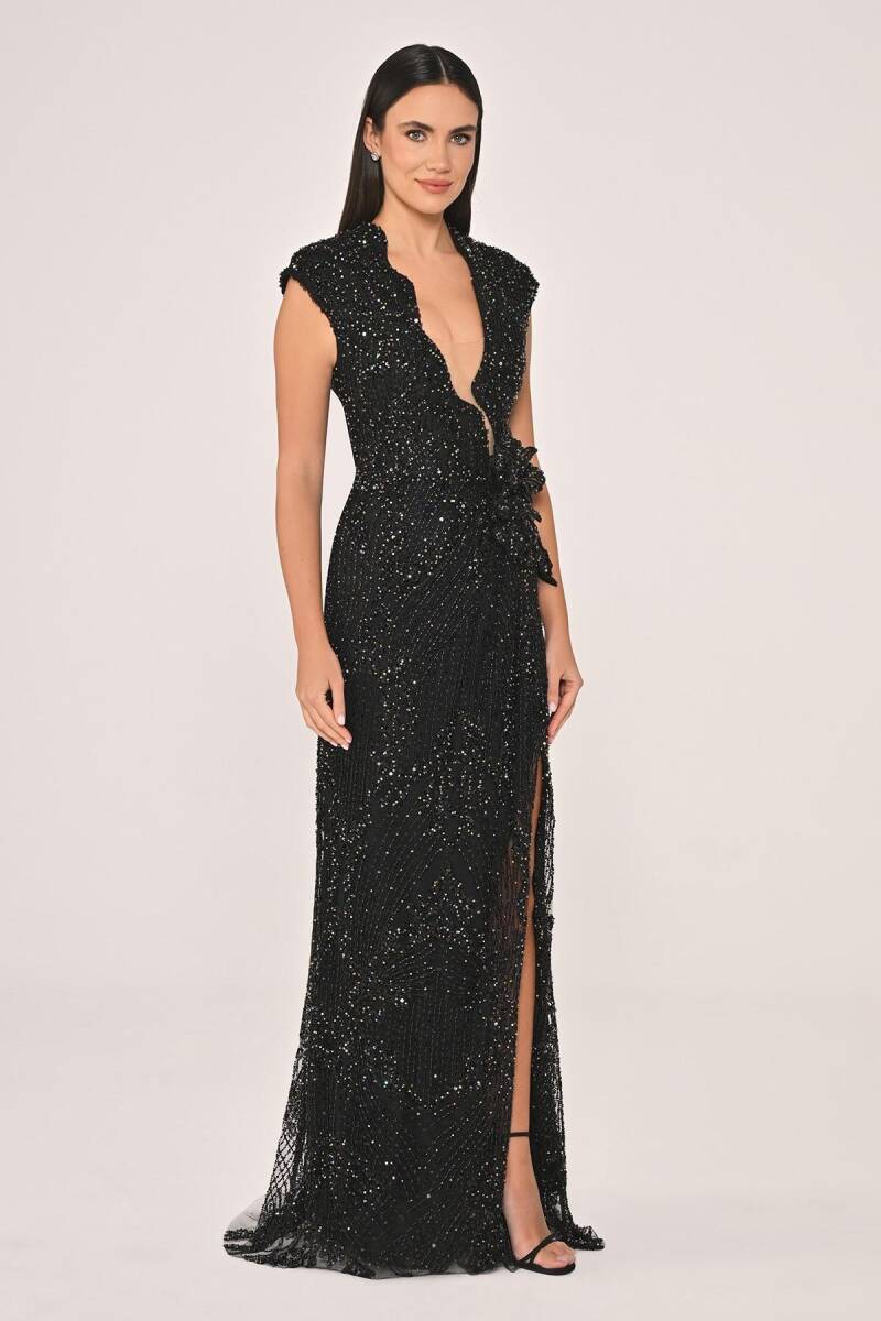 Siyah Dekolteli Çiçek Aksesuarlı Payet Uzun Abiye Elbise 19 - 2