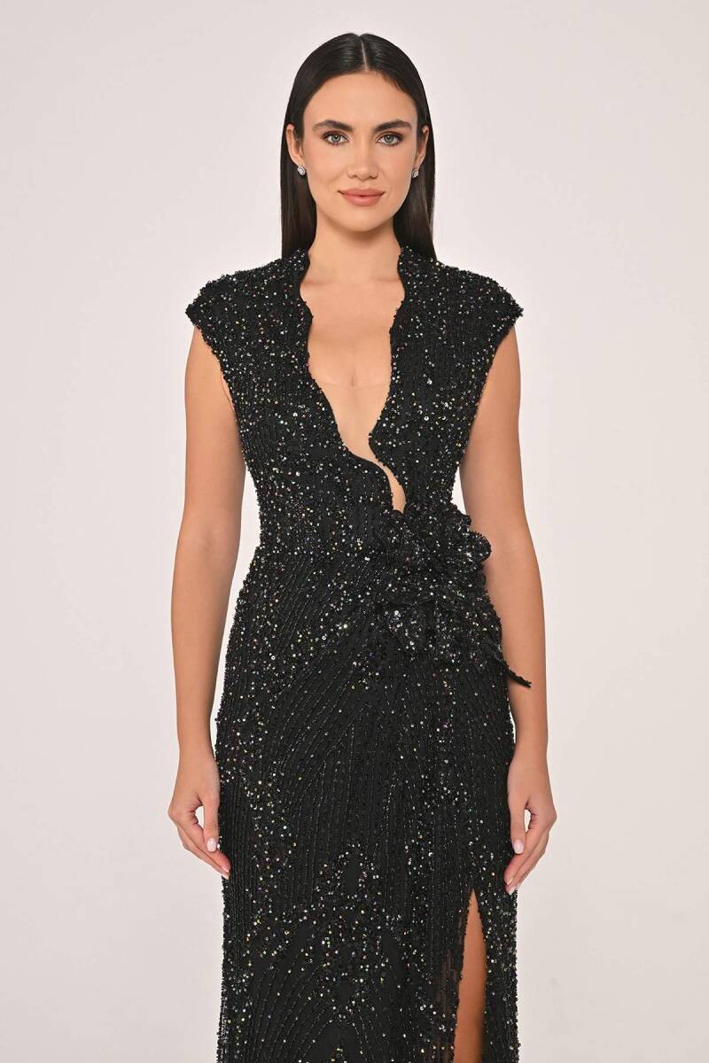 Siyah Dekolteli Çiçek Aksesuarlı Payet Uzun Abiye Elbise 19 - 3