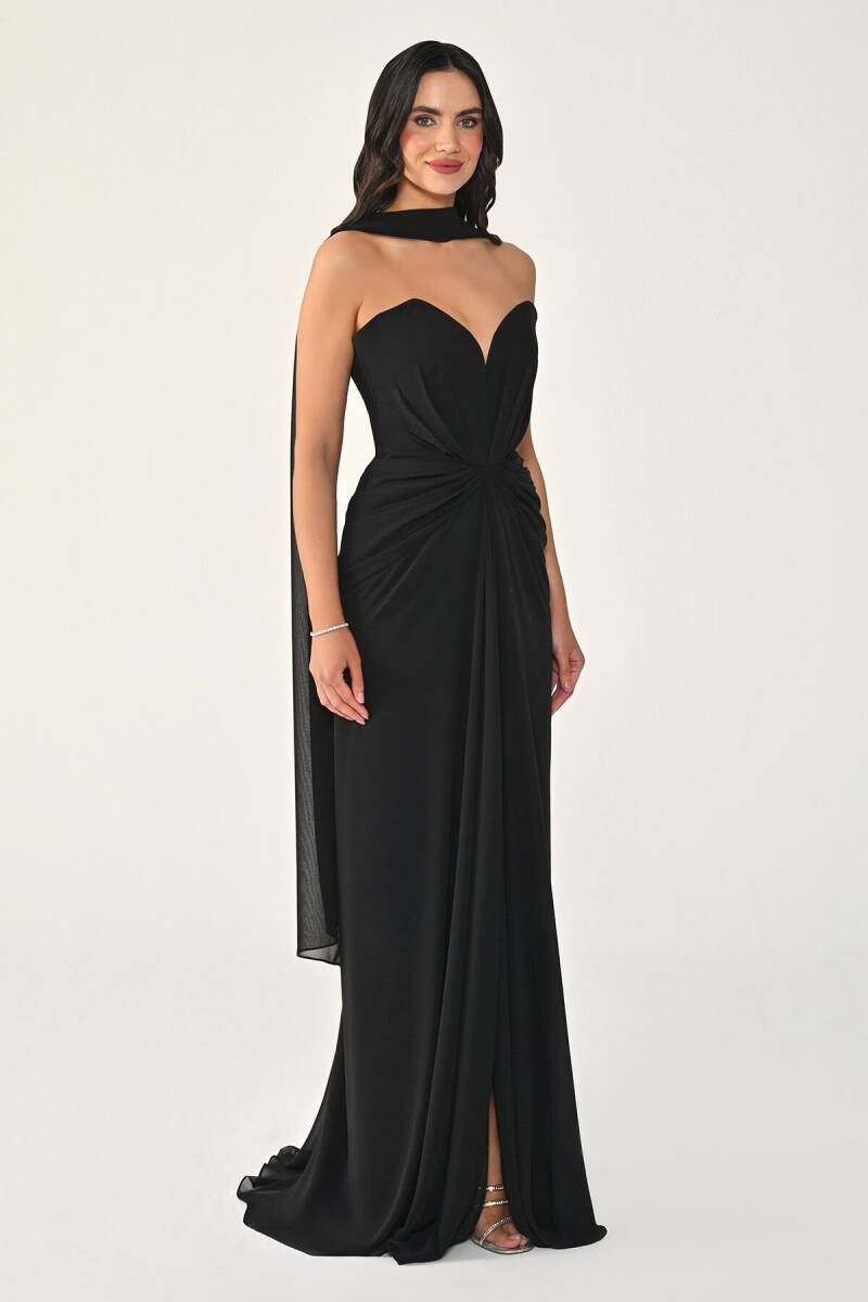 Siyah Kalp Yaka Drapeli Yırtmaçlı Şifon Abiye Elbise 07 - 2