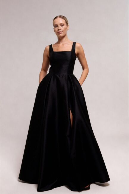 Siyah Kare Yaka Kalın Askılı Cepli Yırtmaçlı Tafta Abiye Elbise 91 - ŞEREF VURAL