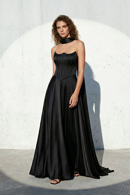 Siyah Sivri Yaka Korsajlı Yırtmaçlı Saten Abiye Elbise 37 - 1