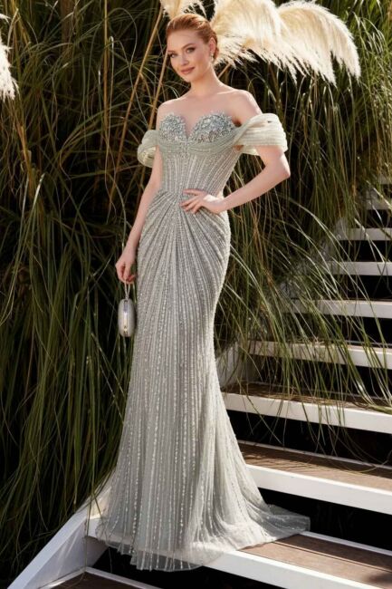 Yeşil Kalp Yaka Düşük Kol Balık Taşlı İthal Abiye Elbise 77 - SERABELLA